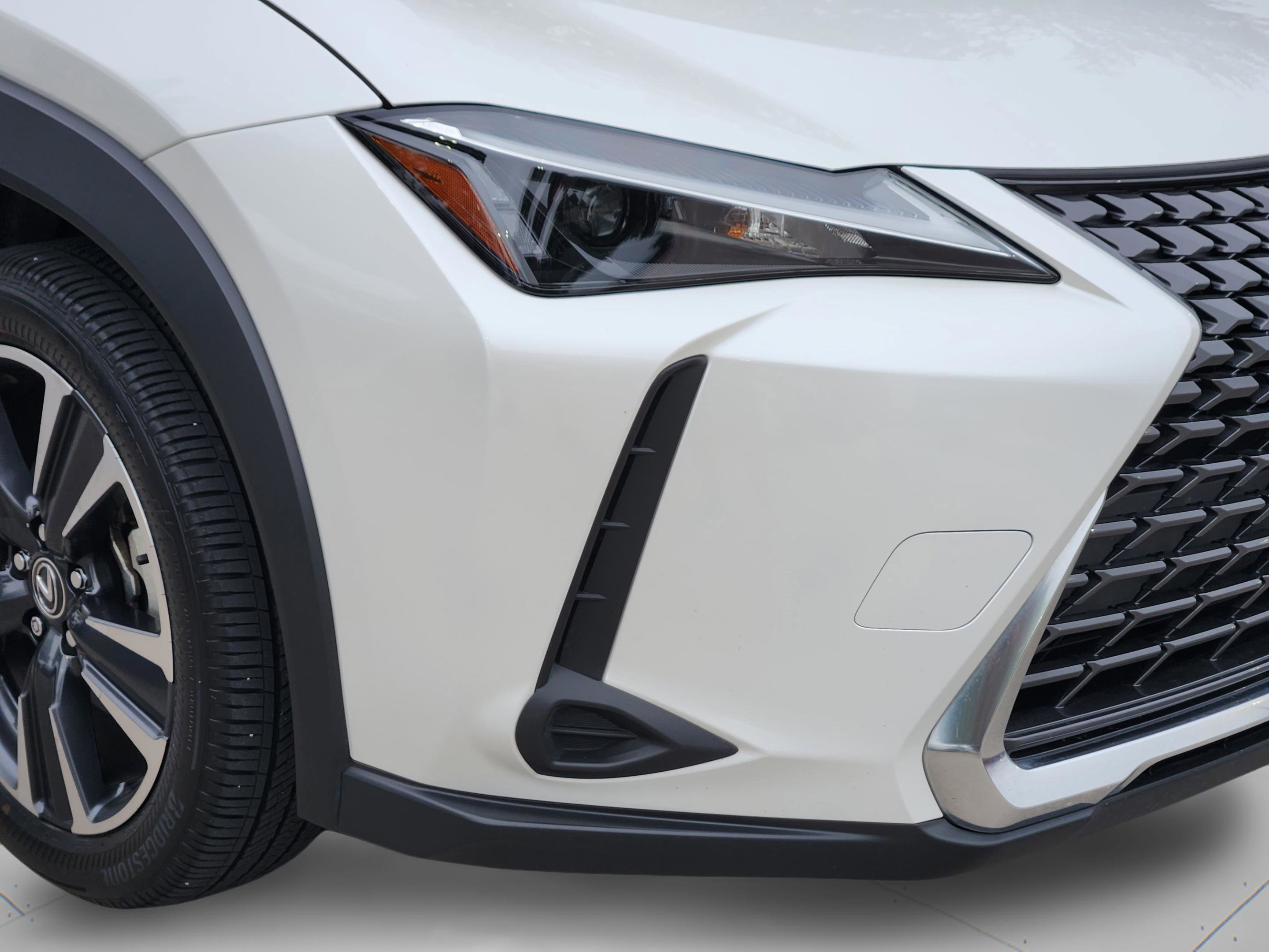 Certified 2025 Lexus UX 300h FWD w/ Accessory Package (Z1) image 36