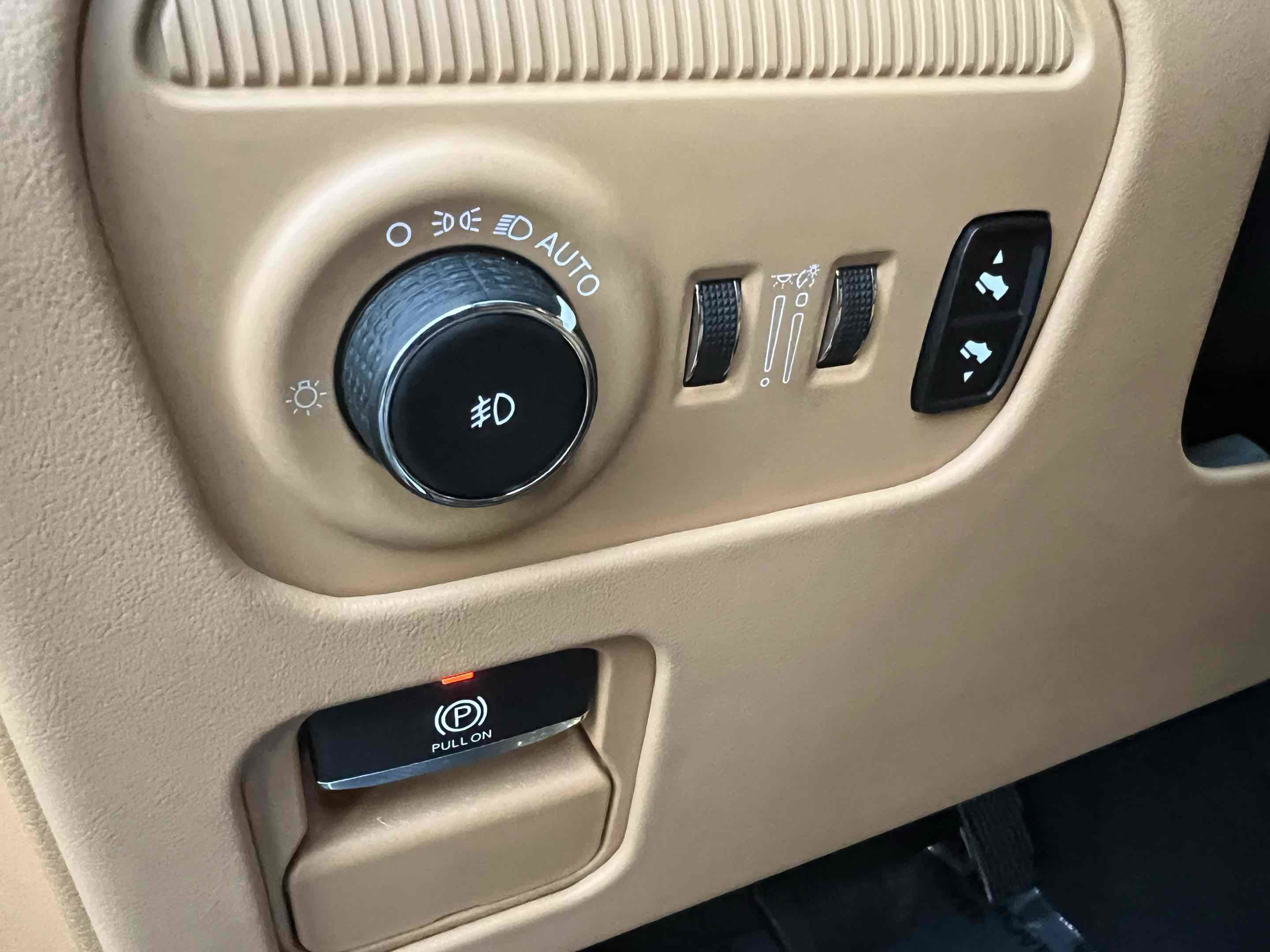 Used 2023 Jeep Grand Wagoneer L Series III image 26