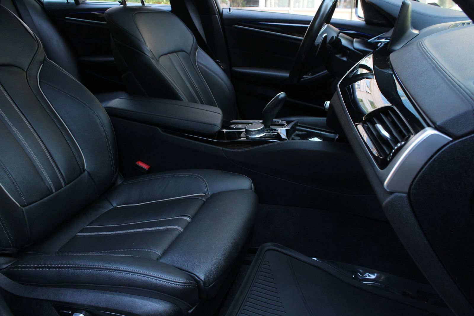 Used 2020 BMW M550i xDrive w/ Executive Package AWD/4WD image 27