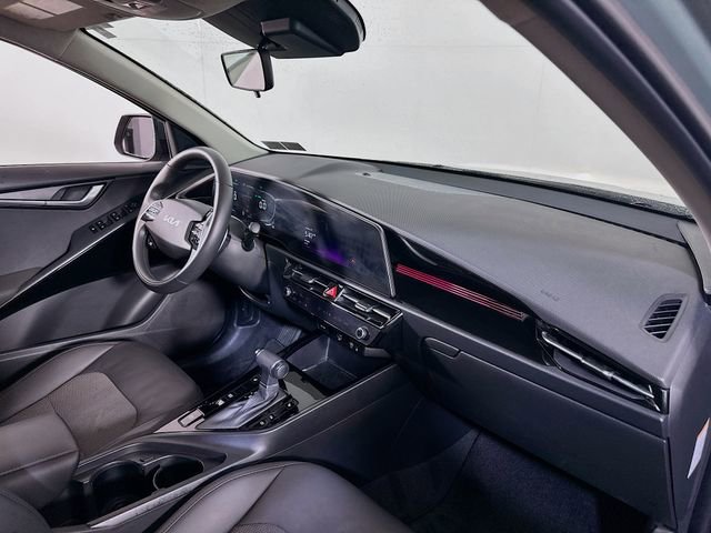 Used 2023 Kia Niro EX image 10