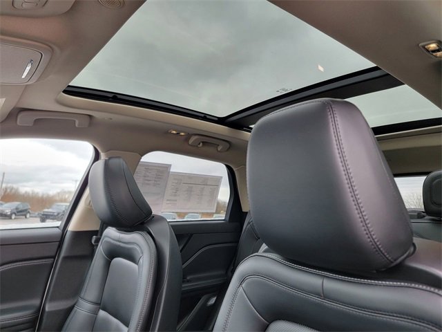 Certified 2024 Lincoln Corsair AWD w/ Equipment Group 101A image 4