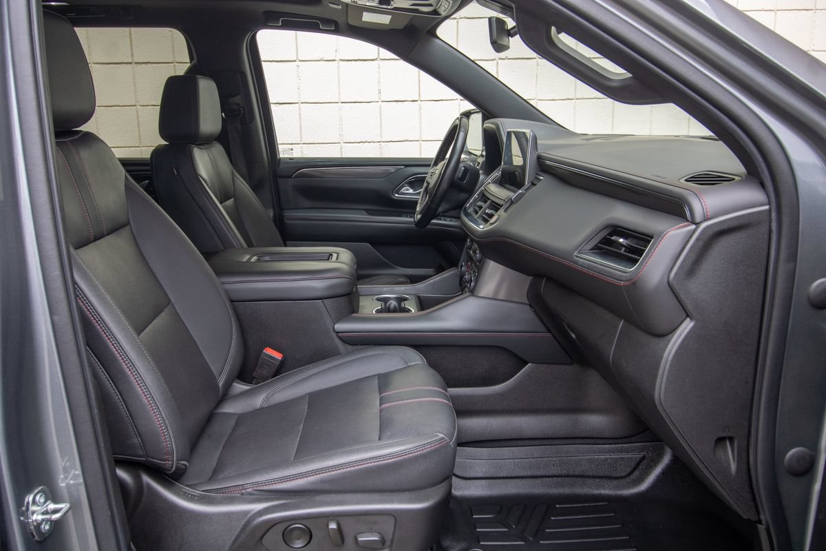 Used 2022 Chevrolet Suburban RST w/ Luxury Package AWD/4WD image 23