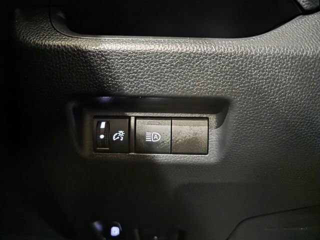 Used 2025 Toyota RAV4 XLE AWD/4WD image 18