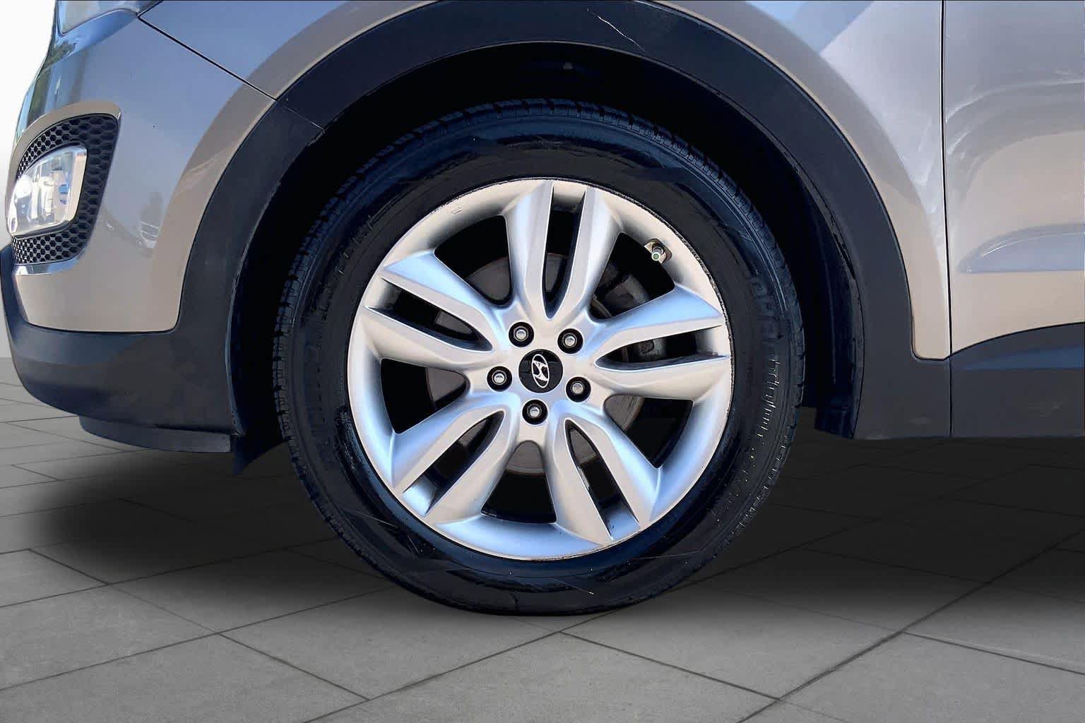 Used 2016 Hyundai Santa Fe Sport 2.0T w/ Option Group 05 FWD image 11