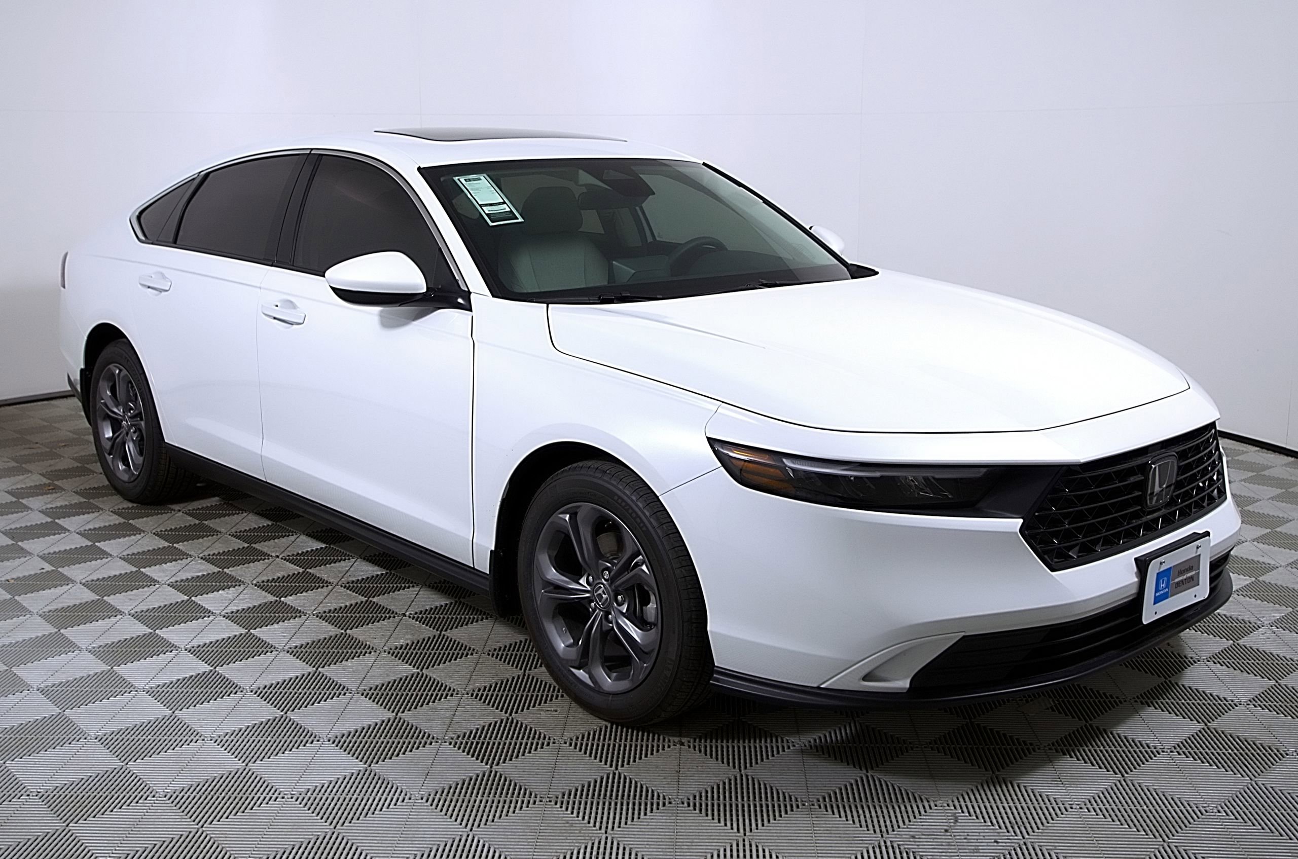 Used 2023 Honda Accord EX image 6