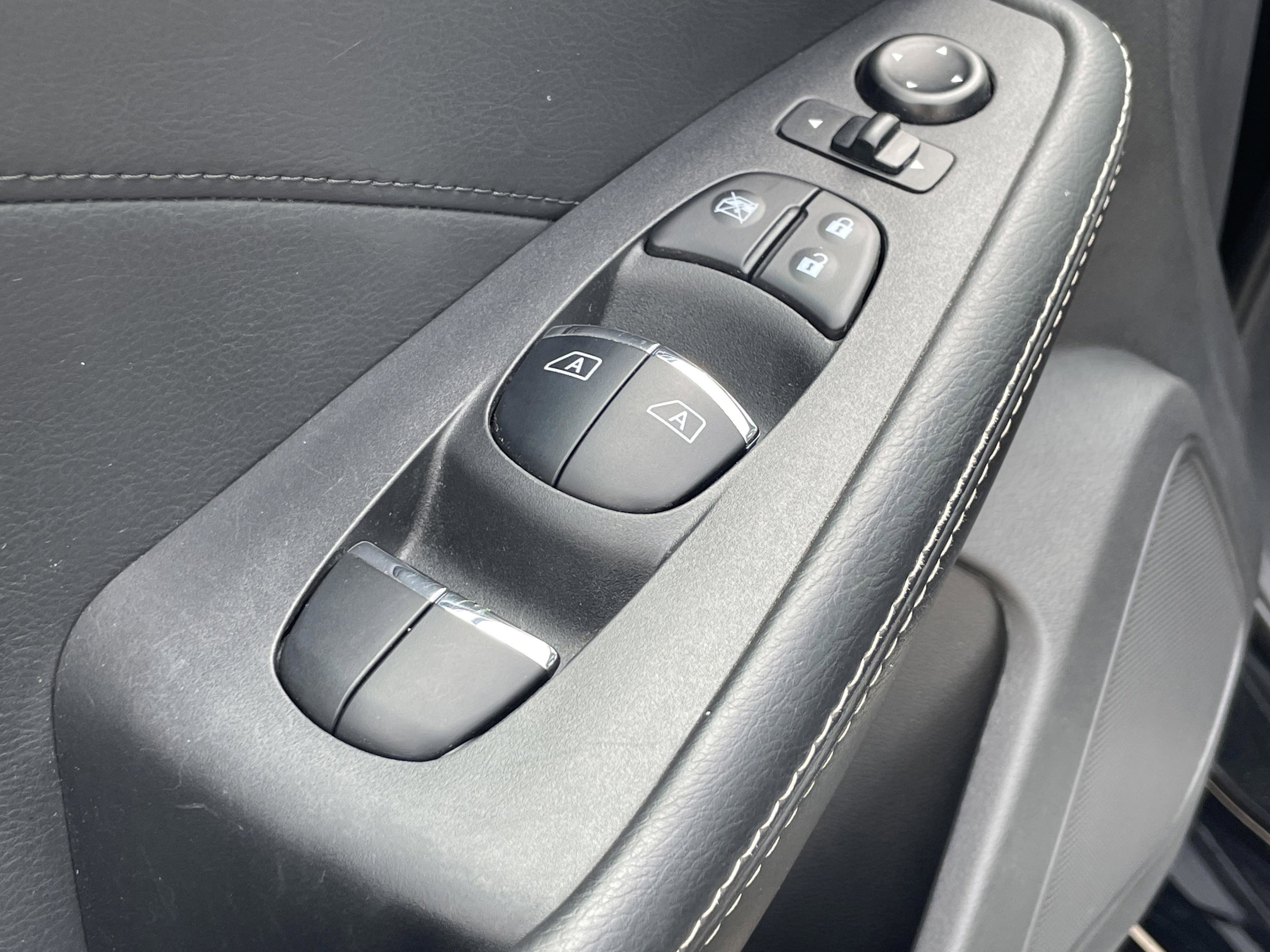 Used 2016 Nissan Maxima Platinum FWD image 9