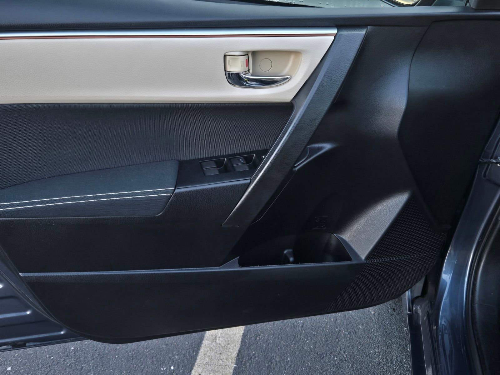 Used 2016 Toyota Corolla LE image 9