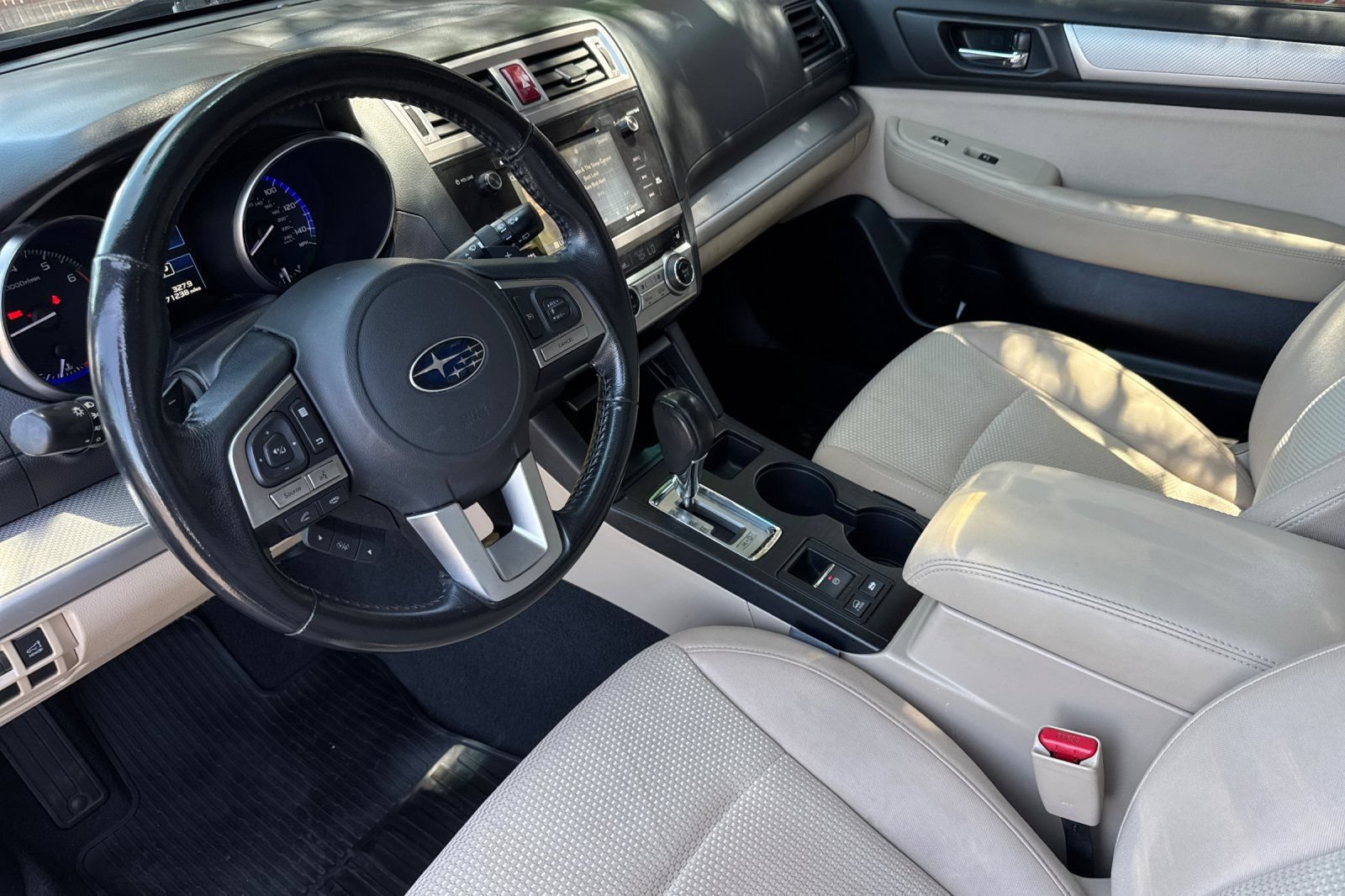 Used 2016 Subaru Outback 2.5i Premium AWD/4WD image 2