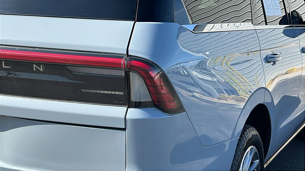 Certified 2025 Lincoln Navigator Reserve image 6