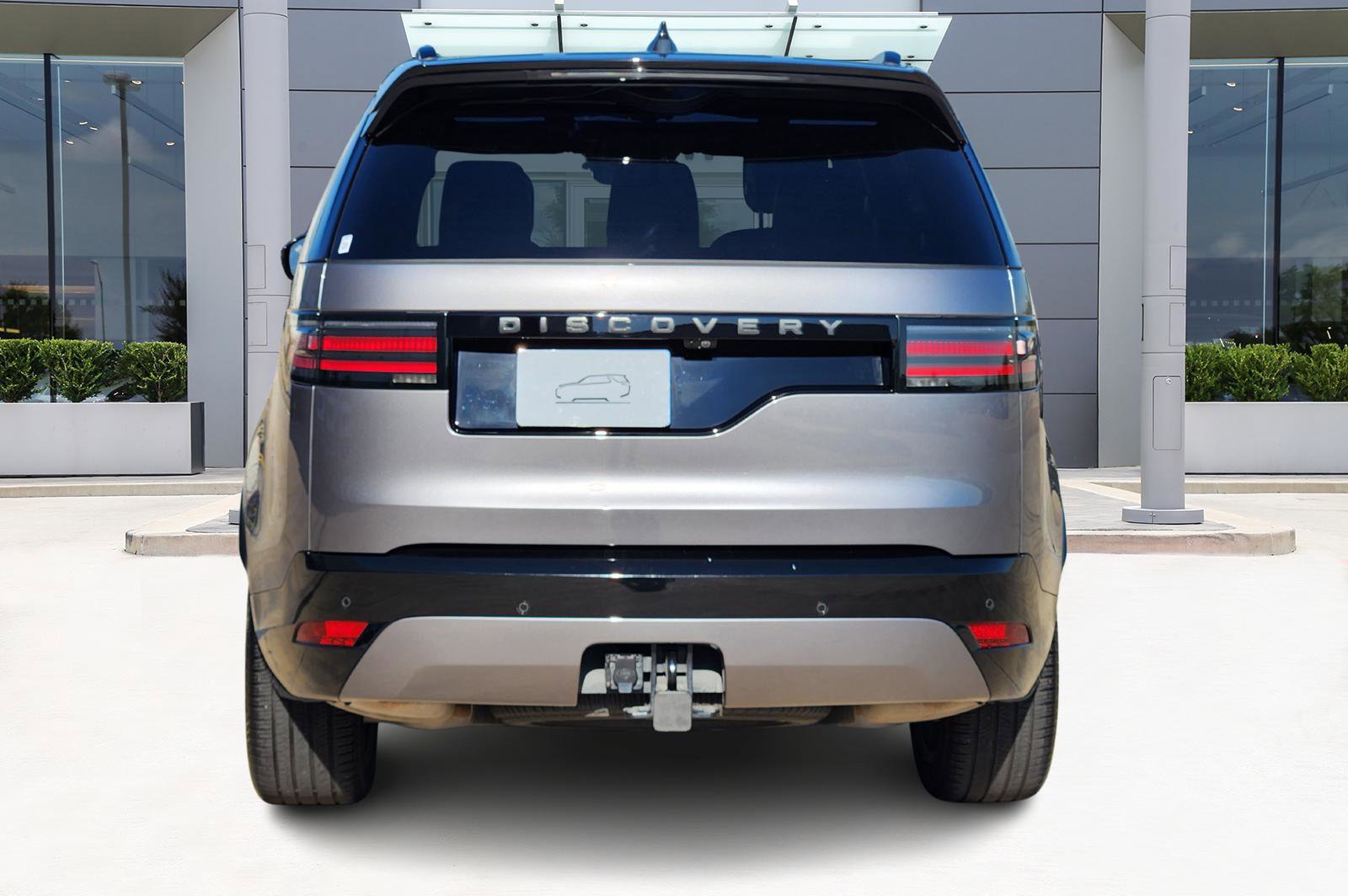 Certified 2024 Land Rover Discovery Dynamic SE image 6