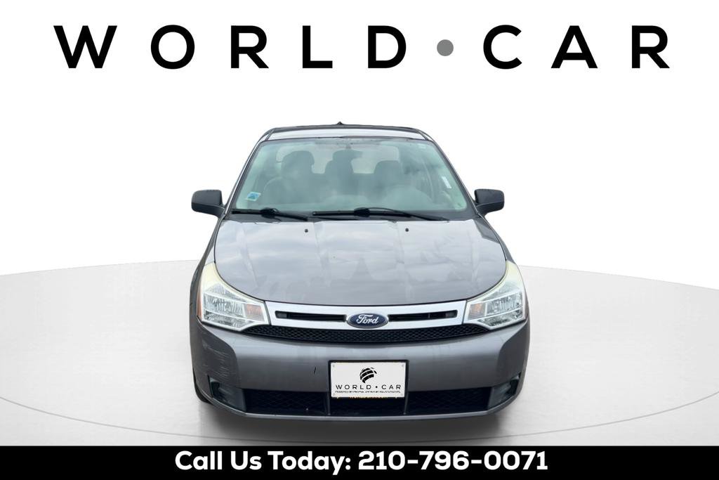 Used 2010 Ford Focus SE image 2