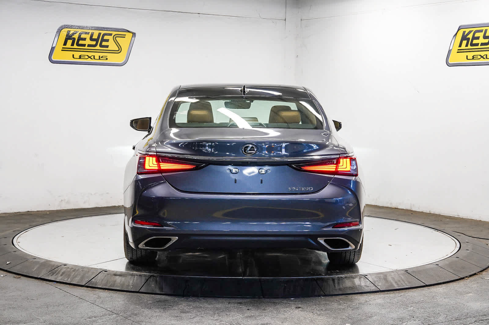 Used 2024 Lexus ES 350 w/ Premium Package FWD image 3