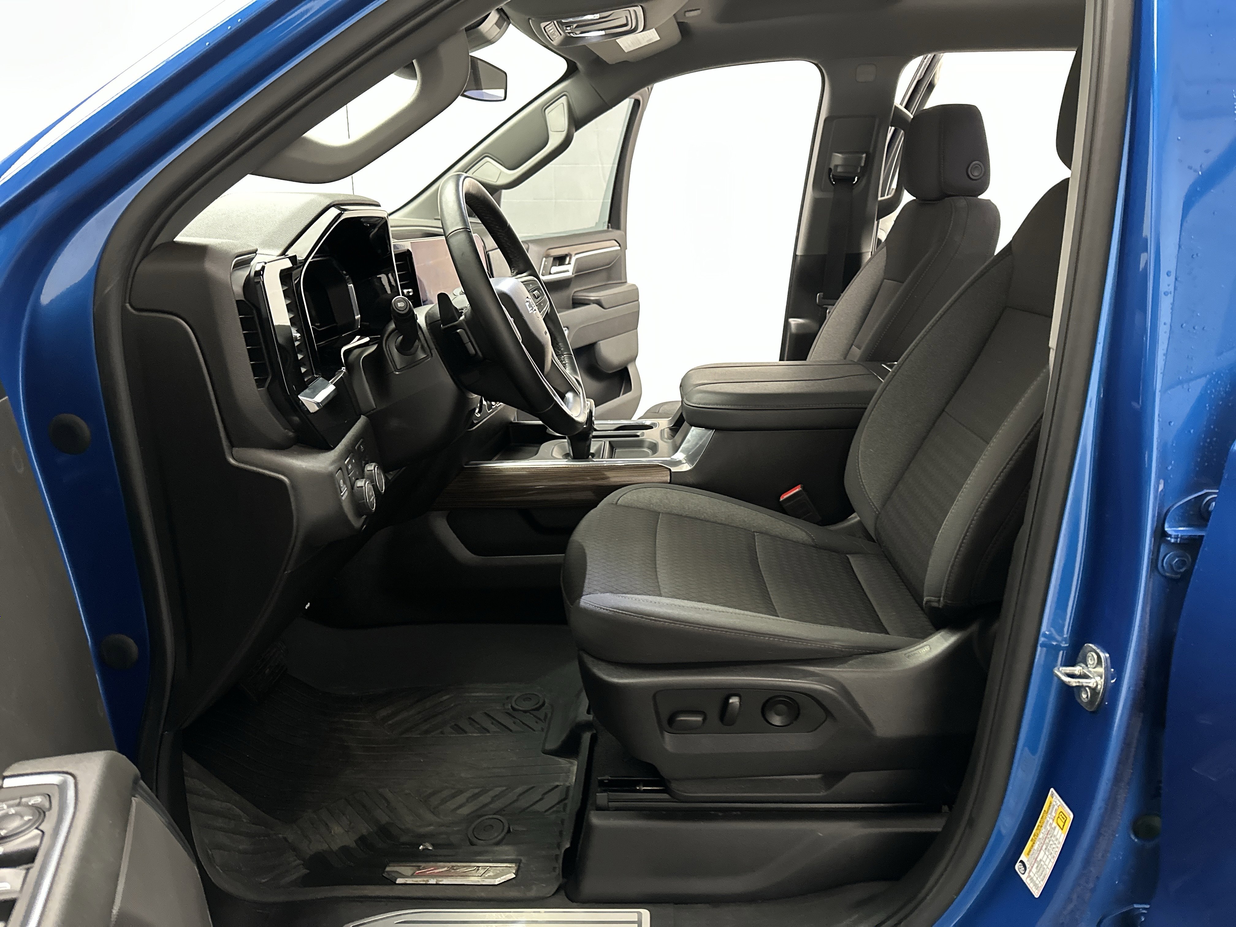 Used 2024 Chevrolet Silverado 1500 RST w/ Z71 Off-Road Package image 17