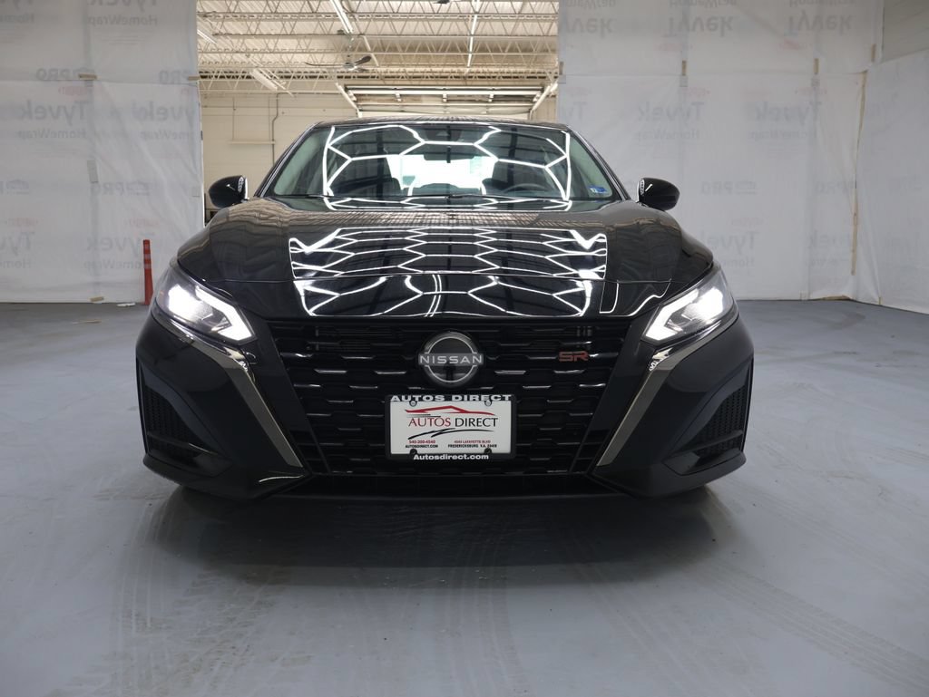 Used 2024 Nissan Altima 2.5 SR w/ SR Premium Package AWD/4WD image 2