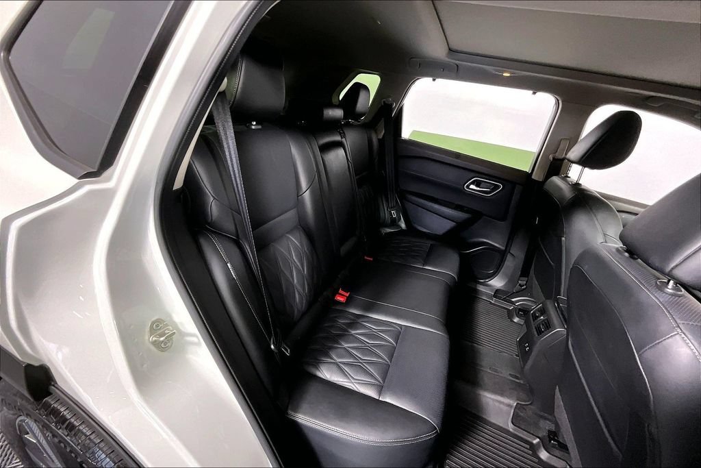Used 2023 Nissan Rogue Platinum FWD image 27