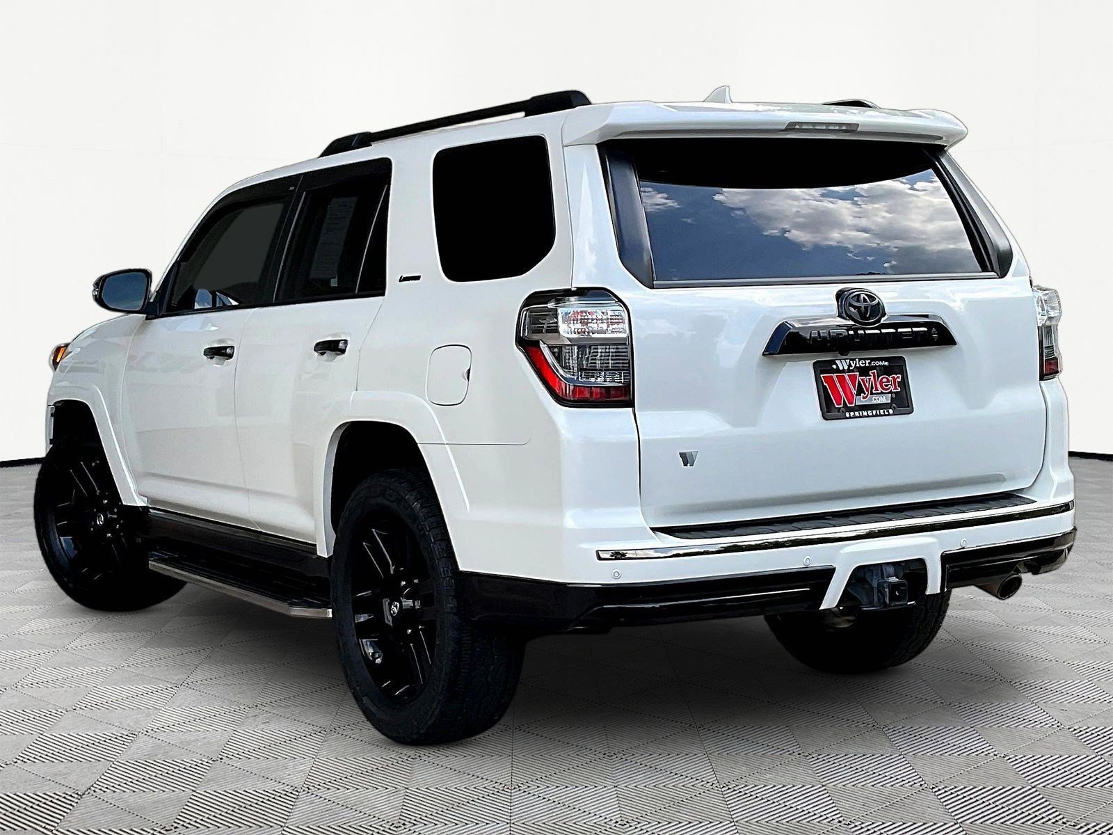 Used 2019 Toyota 4Runner Limited AWD/4WD image 4