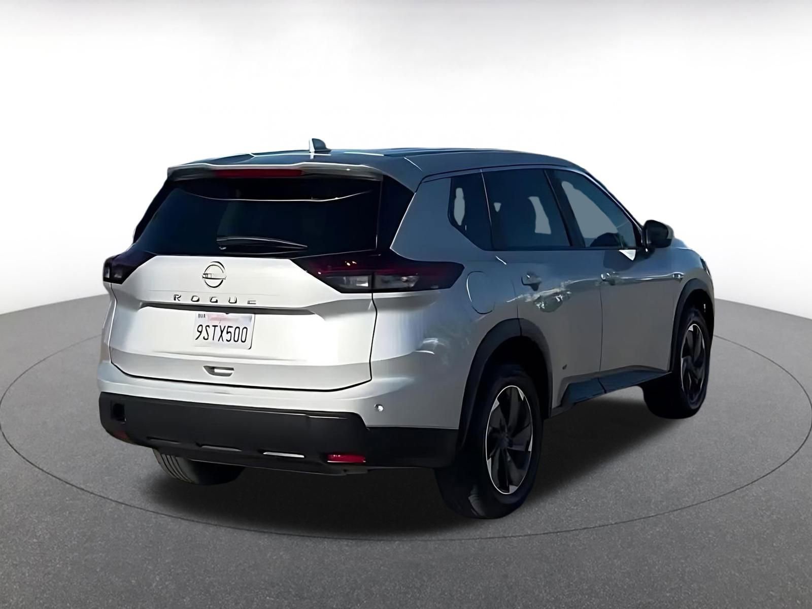 Used 2025 Nissan Rogue SV image 14