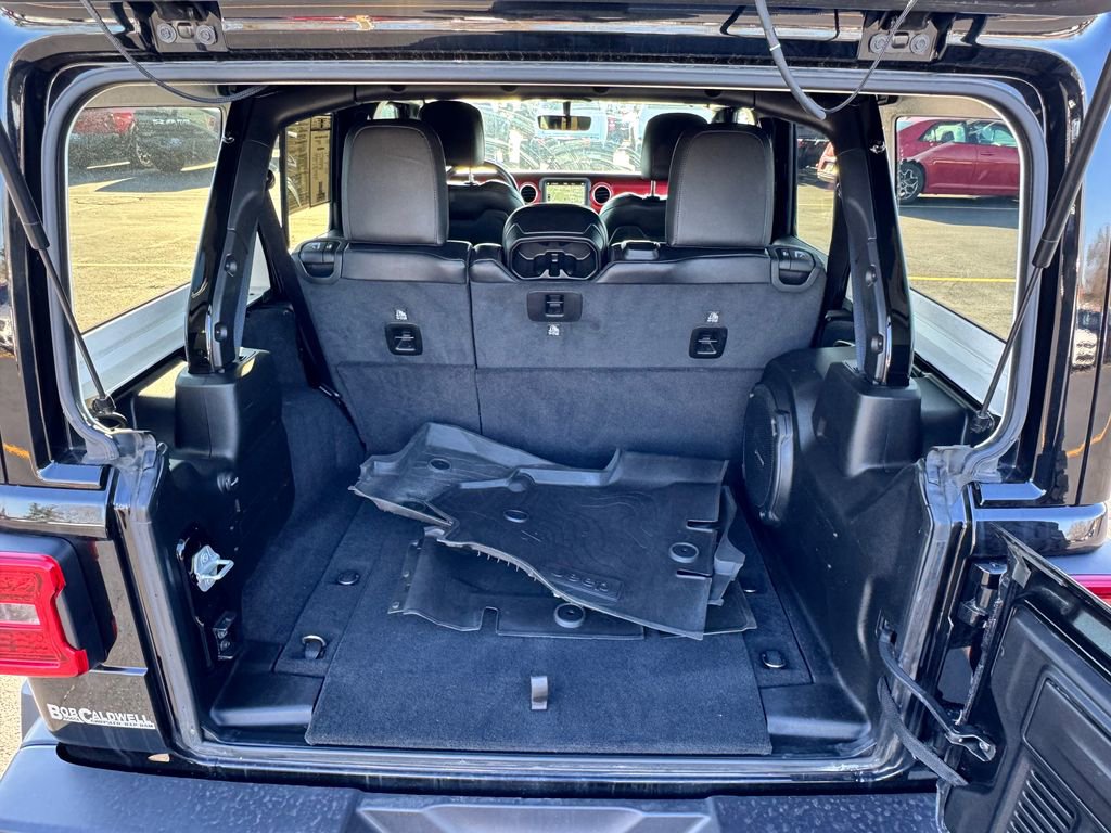 Used 2023 Jeep Wrangler Unlimited Rubicon w/ LED Lighting Group AWD/4WD image 15