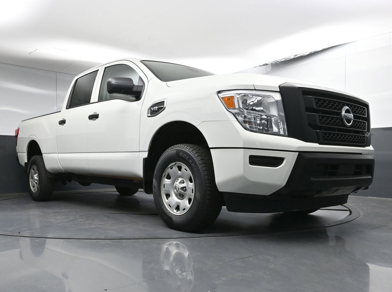 Used 2022 Nissan Titan S image 24