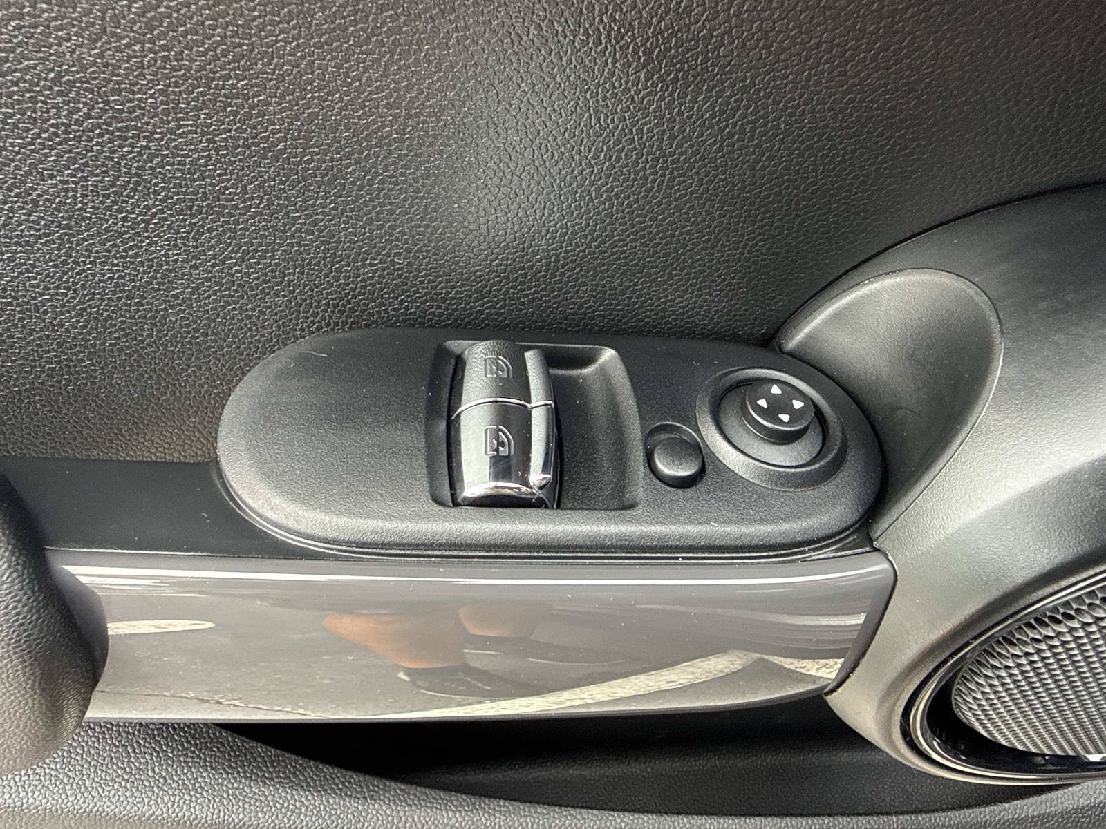 Used 2019 MINI Cooper 2-Door Hardtop FWD image 14