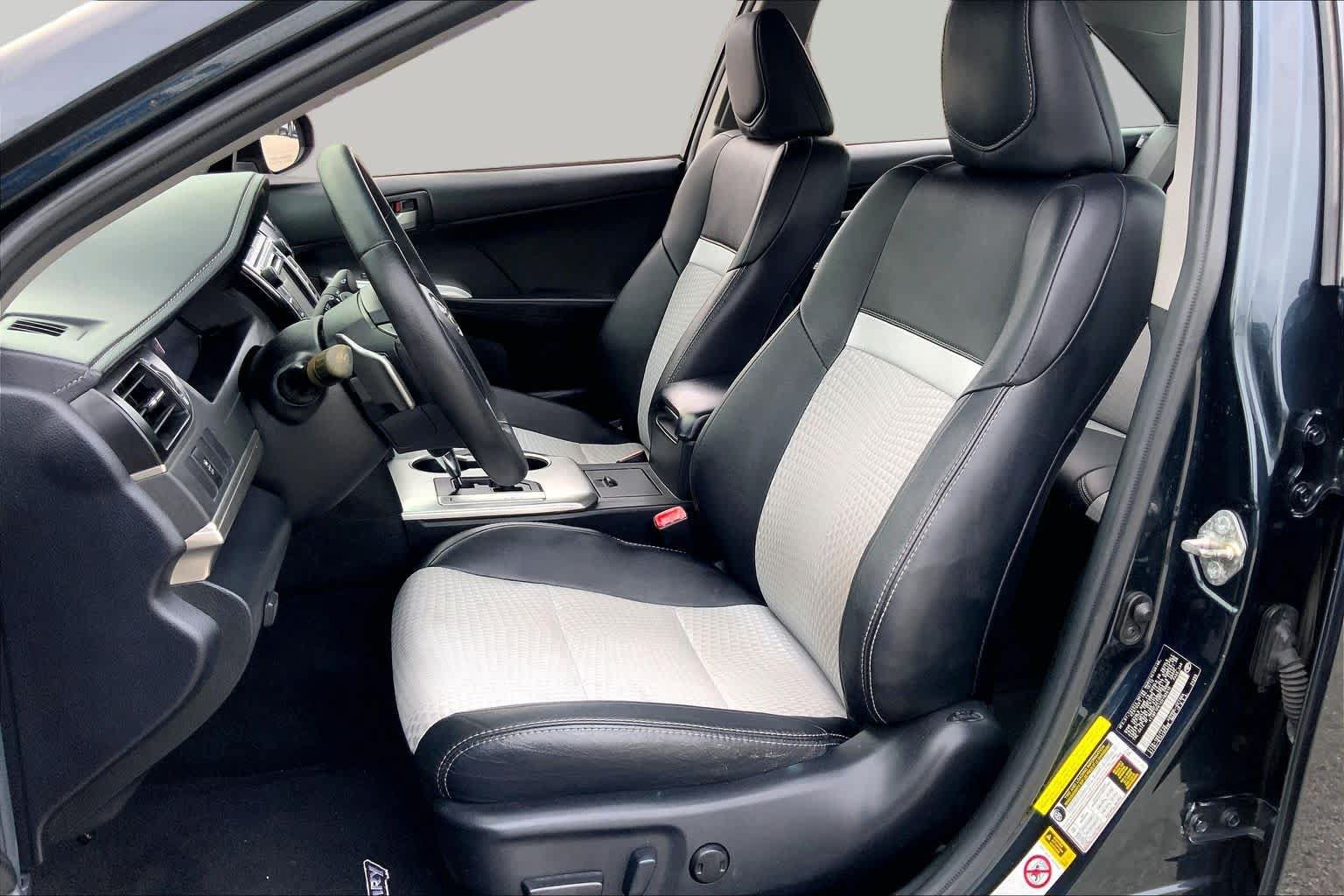 Used 2012 Toyota Camry SE FWD image 8