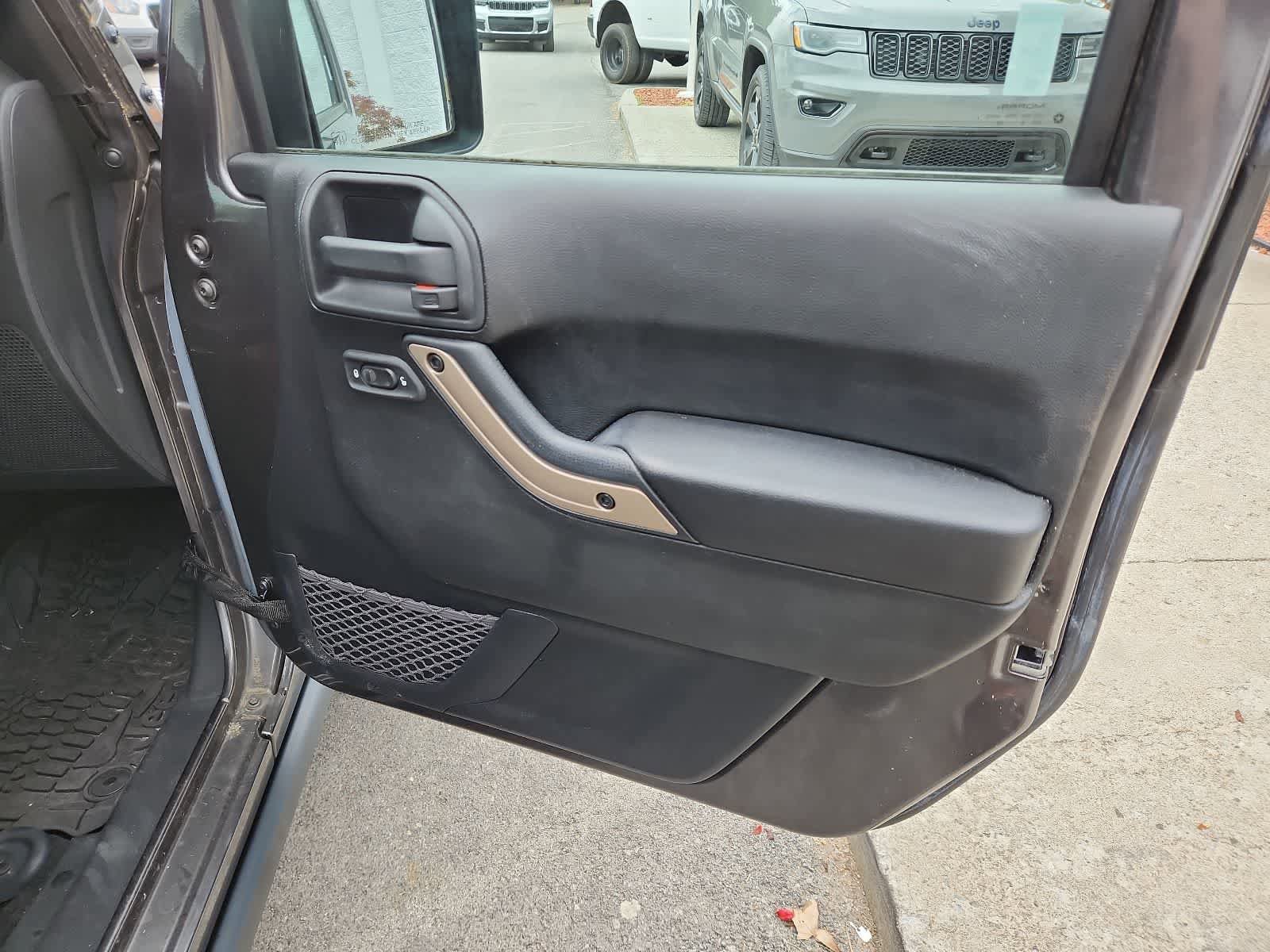 Used 2016 Jeep Wrangler Unlimited Sahara AWD/4WD image 22