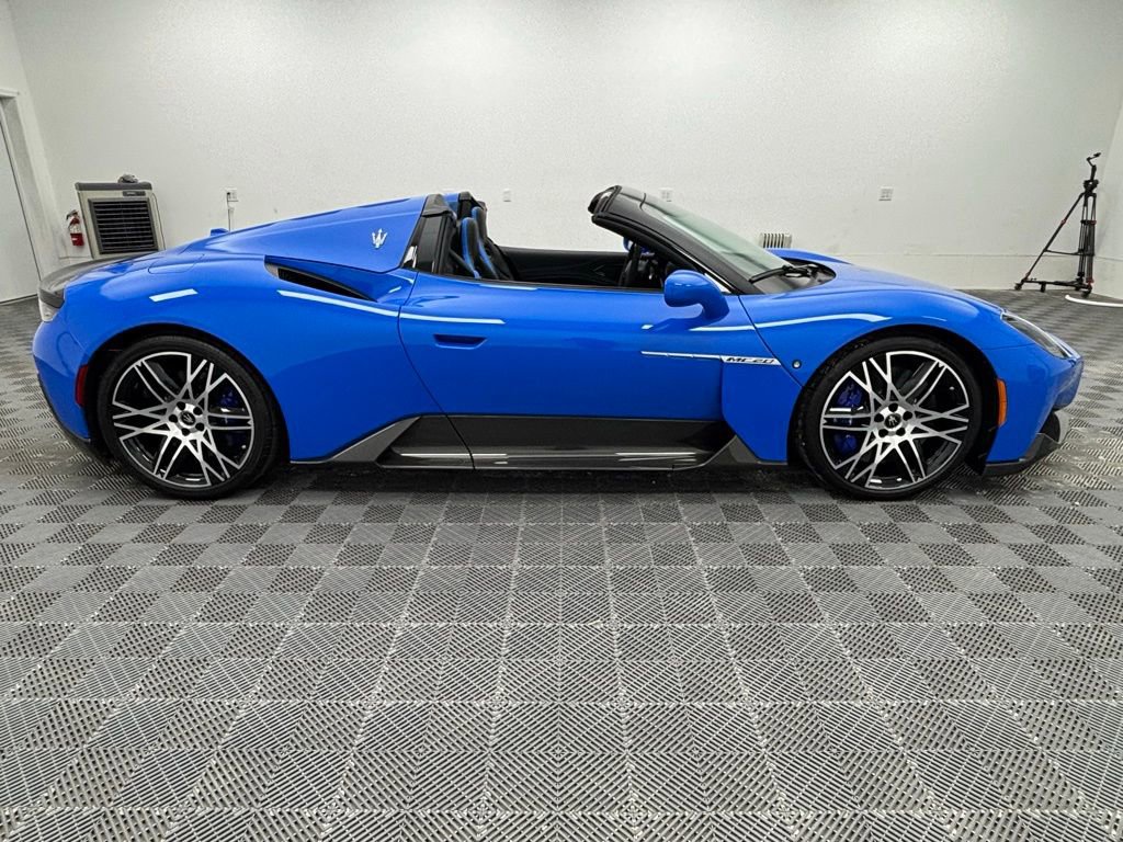 Used 2023 Maserati MC20 Spyder image 2