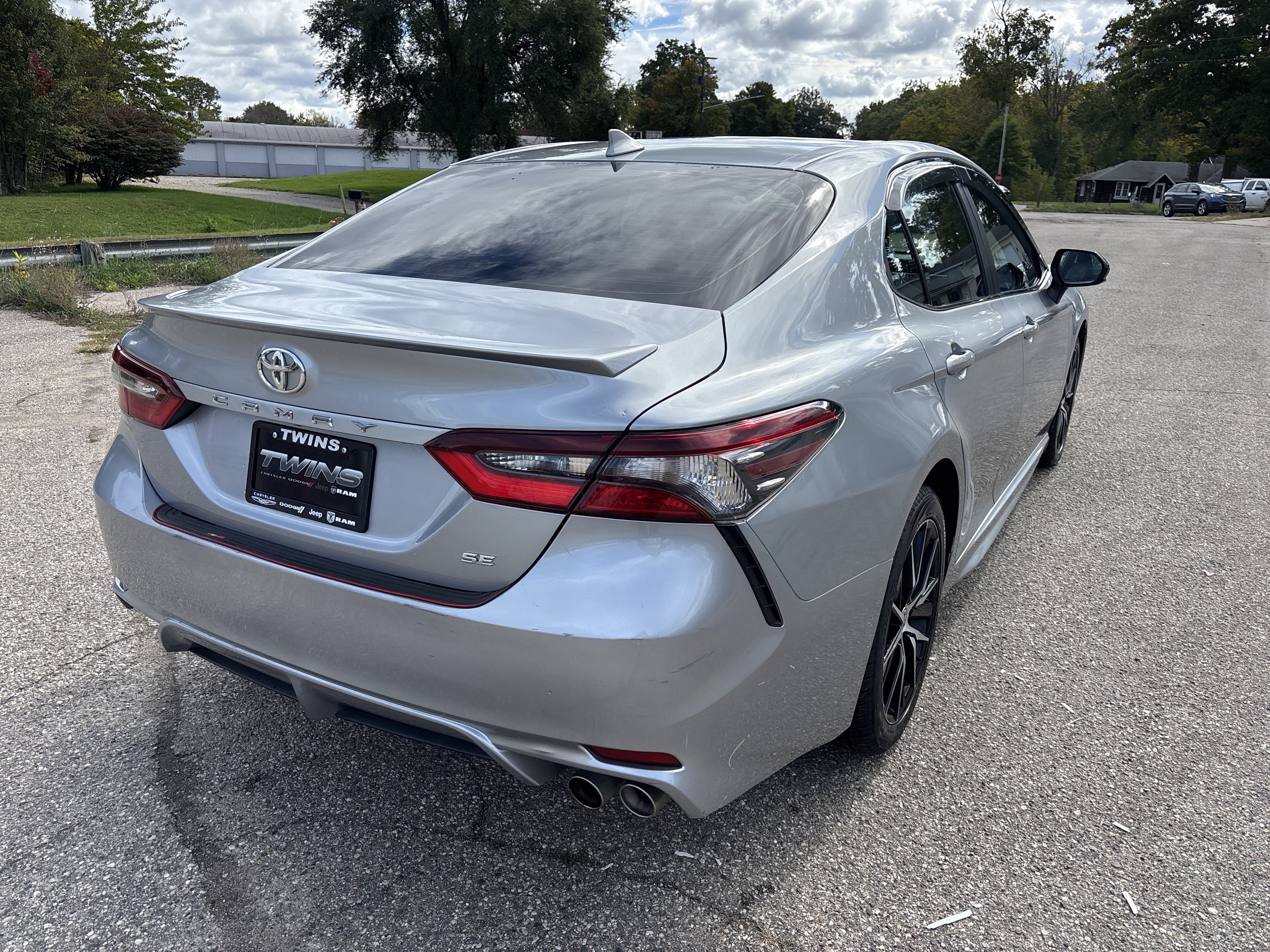 Used 2024 Toyota Camry SE FWD image 3