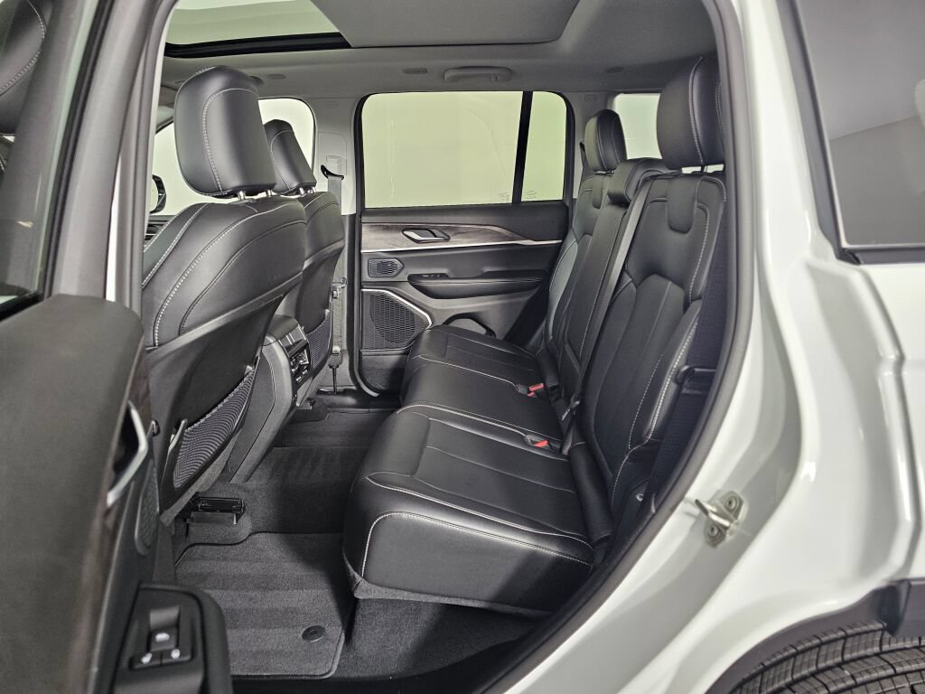 Used 2023 Jeep Grand Cherokee 4WD 4xe image 34