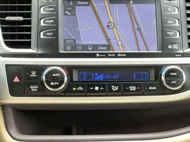 Used 2016 Toyota Highlander XLE AWD/4WD image 16