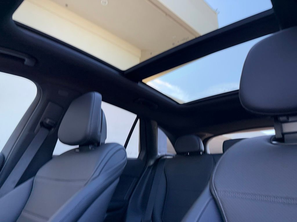 New 2026 Mercedes-Benz GLC 350e 4MATIC image 2