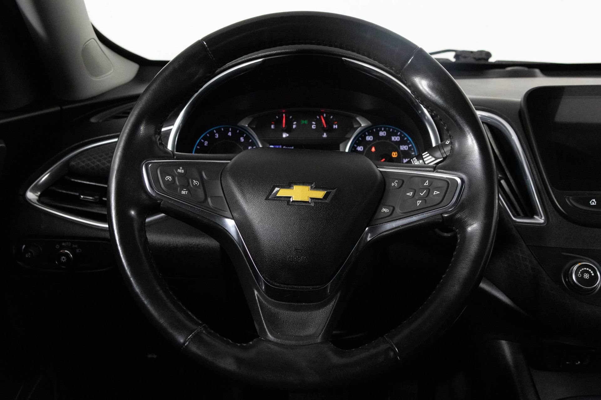 Used 2018 Chevrolet Malibu LT image 28