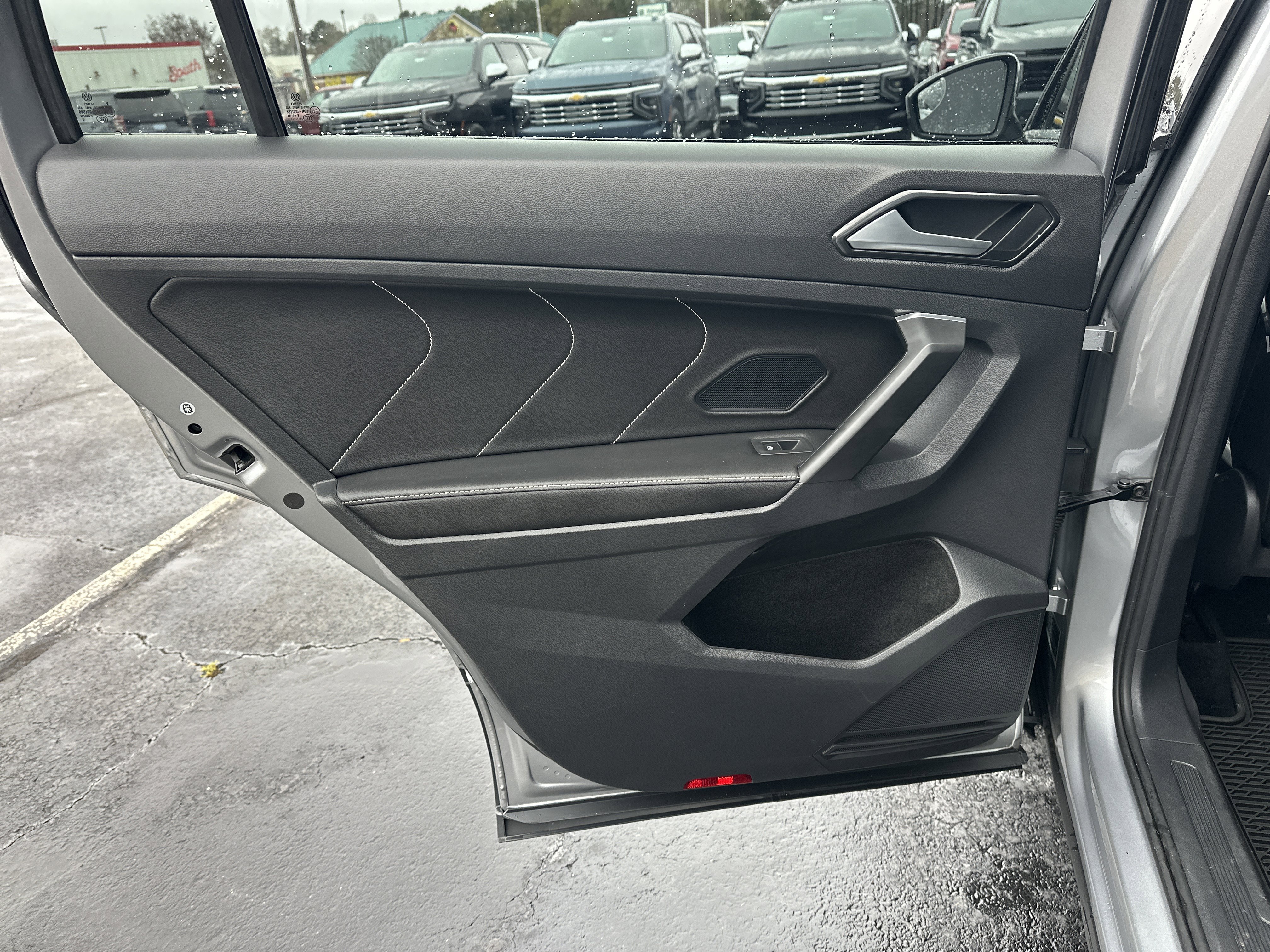 Used 2022 Volkswagen Tiguan SE image 22