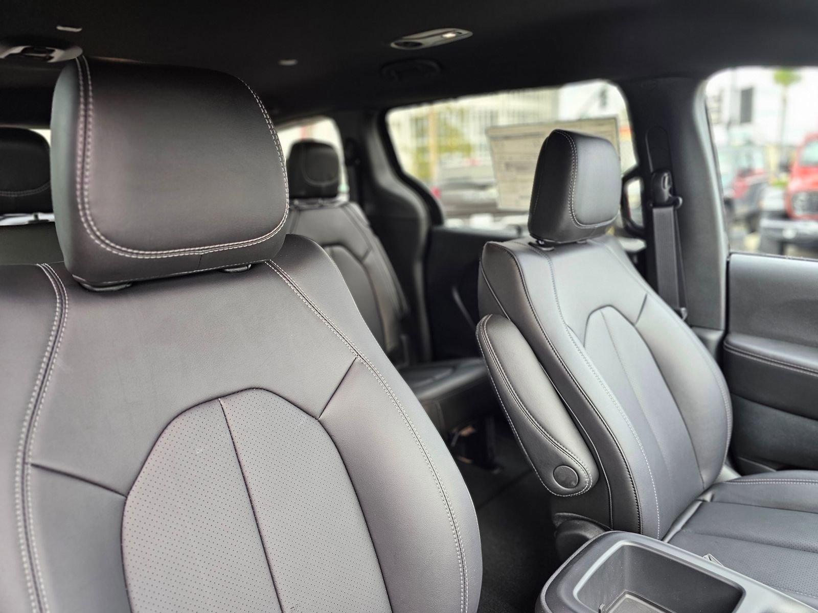 New 2026 Chrysler Pacifica Select image 28