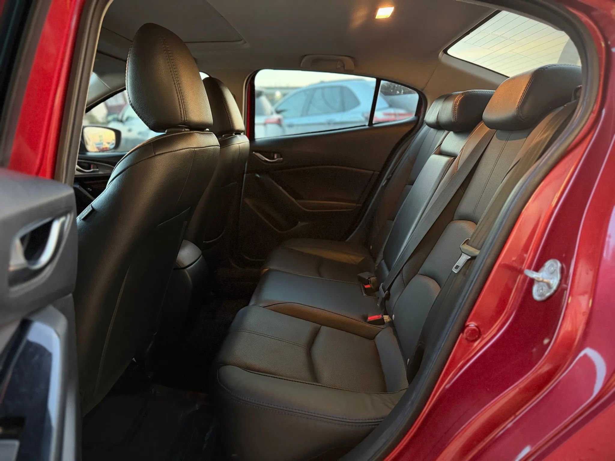 Used 2018 MAZDA MAZDA3 Grand Touring w/ Premium Equipment Package image 21