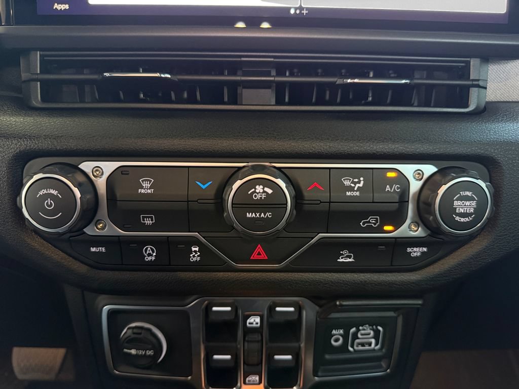 Used 2026 Jeep Gladiator Sport AWD/4WD image 17