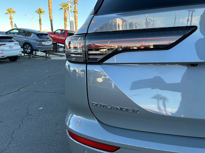 New 2026 Mitsubishi Outlander SE image 30