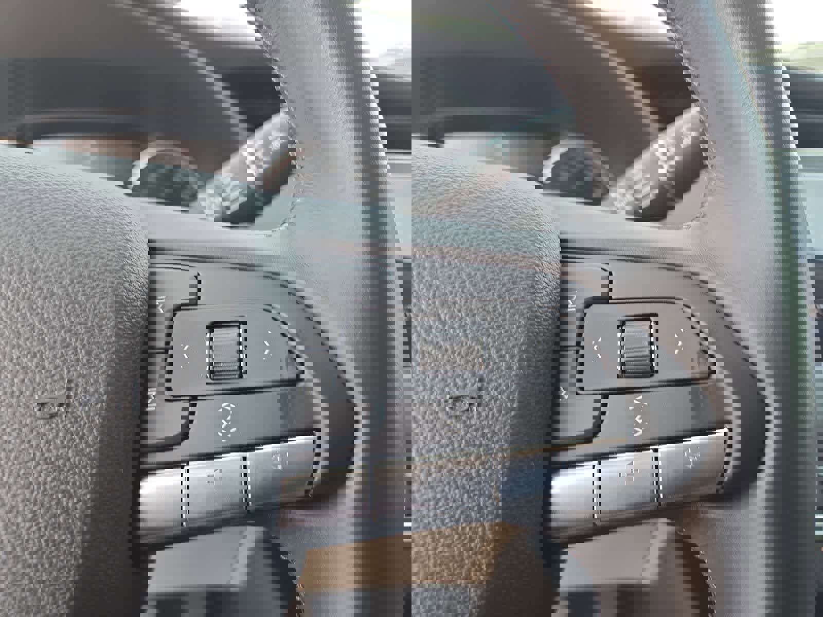 Used 2022 Cadillac XT4 Premium Luxury w/ Enhanced Visibility Package image 23