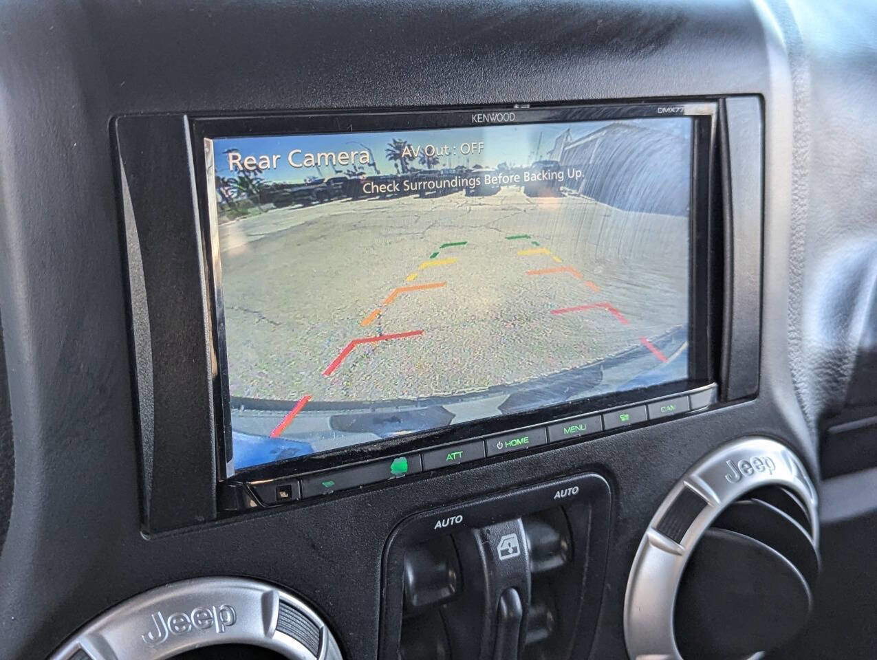 Used 2016 Jeep Wrangler Unlimited Sahara w/ Connectivity Group image 31