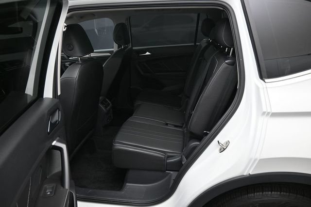 Used 2023 Volkswagen Tiguan SE w/ Panoramic Sunroof Package FWD image 28