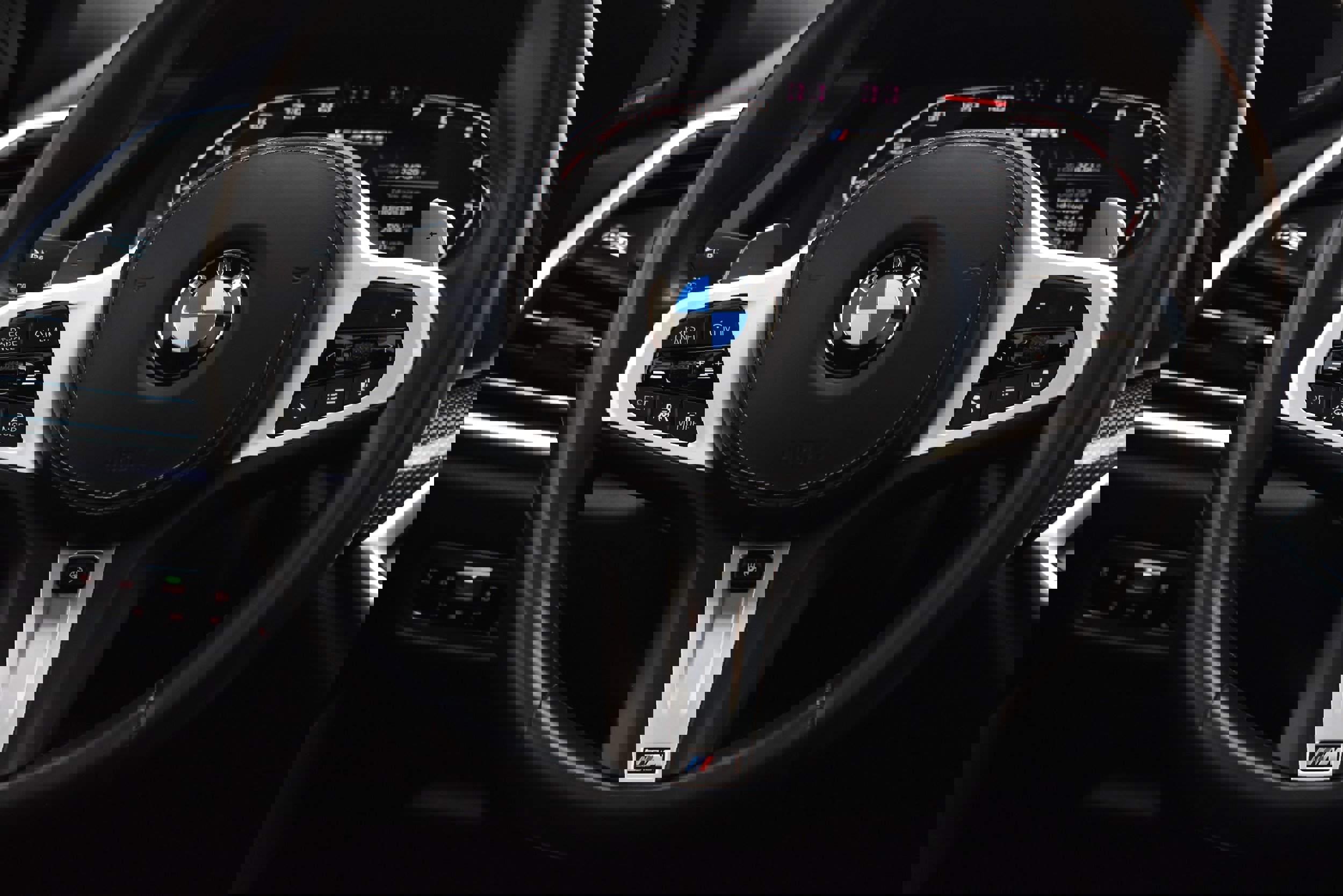 Used 2020 BMW X6 M50i w/ Executive Package image 32