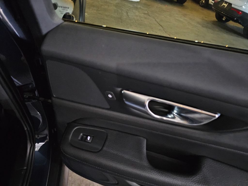 Used 2020 Volvo V60 T5 Cross Country AWD/4WD image 10