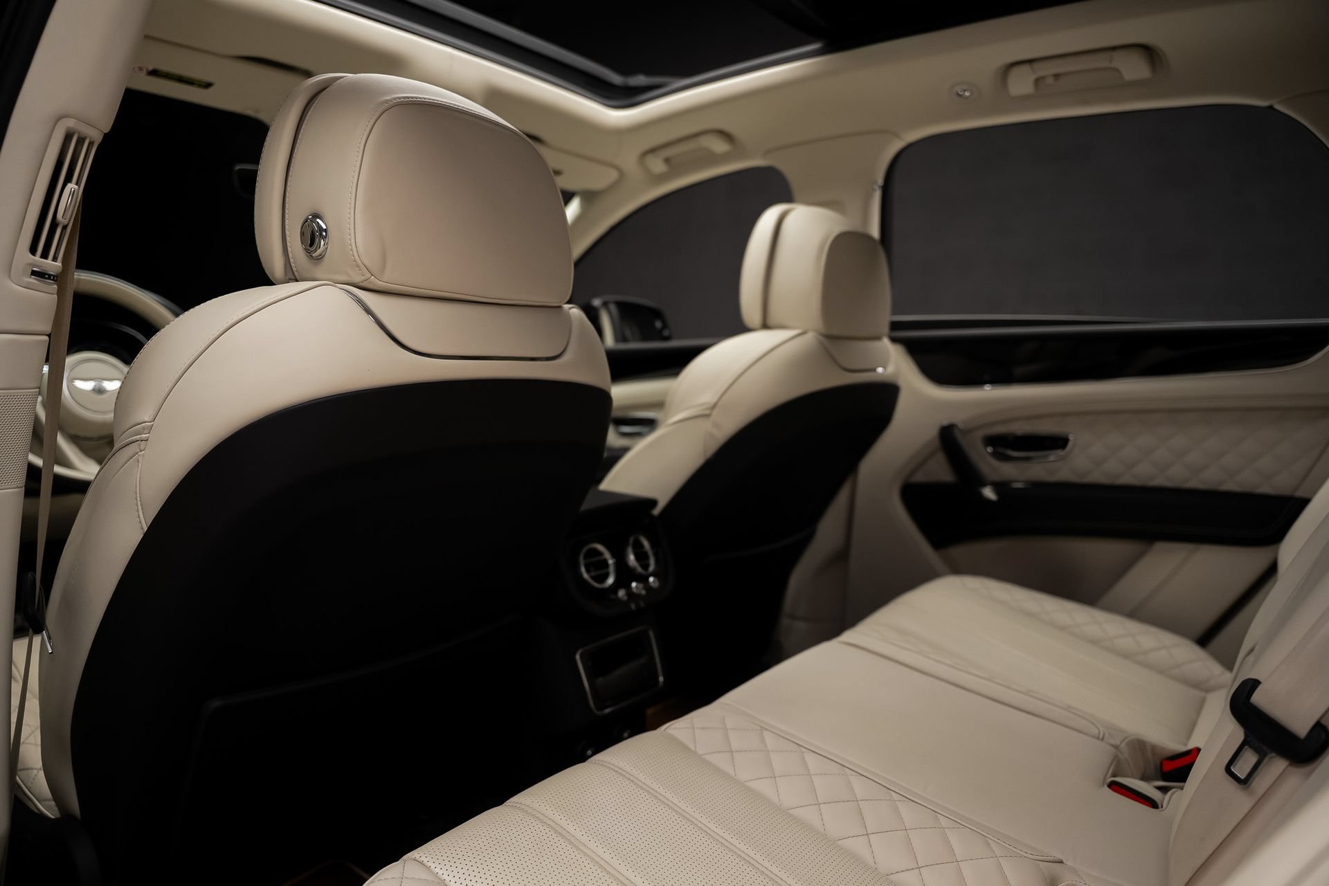 Used 2018 Bentley Bentayga AWD/4WD image 68