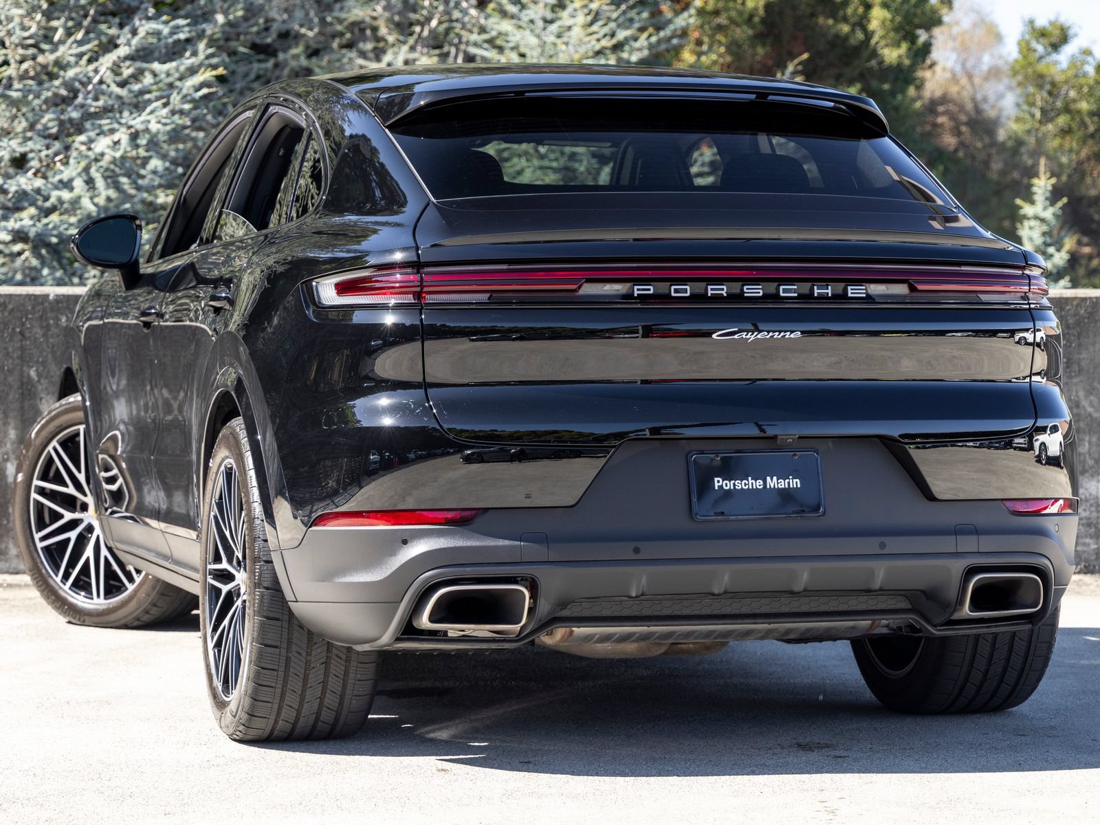 Used 2024 Porsche Cayenne Coupe AWD/4WD image 3