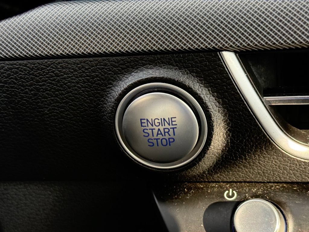Used 2025 Hyundai Sonata SEL FWD image 30