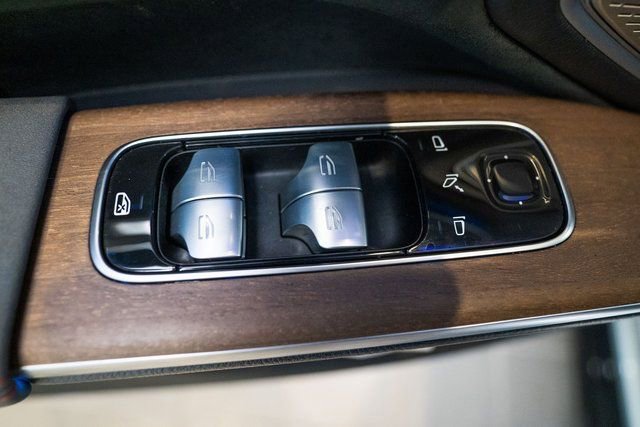 Certified 2022 Mercedes-Benz EQS 580 4MATIC Sedan image 17