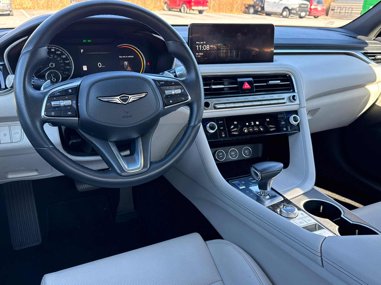 Used 2025 Genesis G70 2.5T image 19
