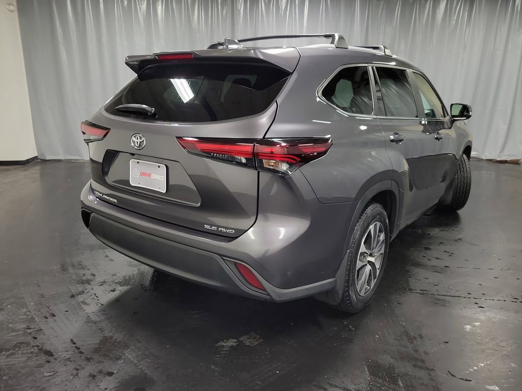 Used 2024 Toyota Highlander XLE image 8