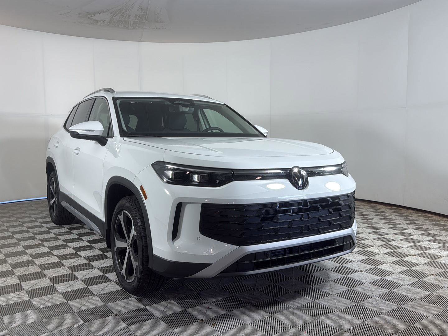 New 2026 Volkswagen Tiguan SE