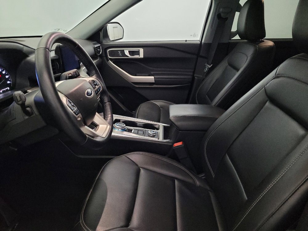 Used 2022 Ford Explorer XLT w/ Equipment Group 202A AWD/4WD image 17